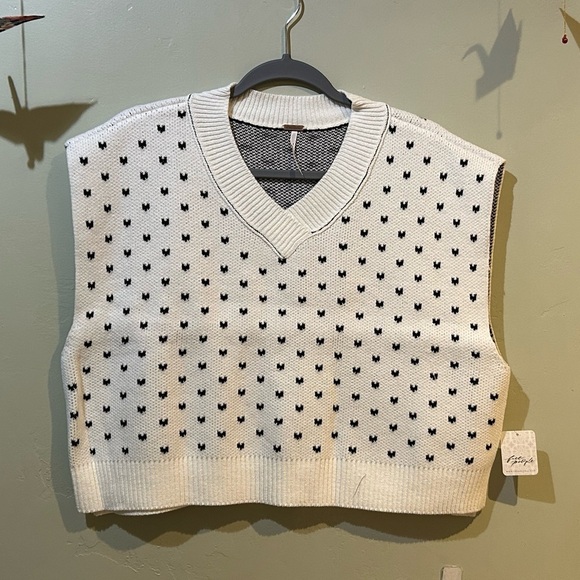 FREE PEOPLE Easy Street White & Black Cropped Sweater Vest. Women’s size medium. - Picture 3 of 7